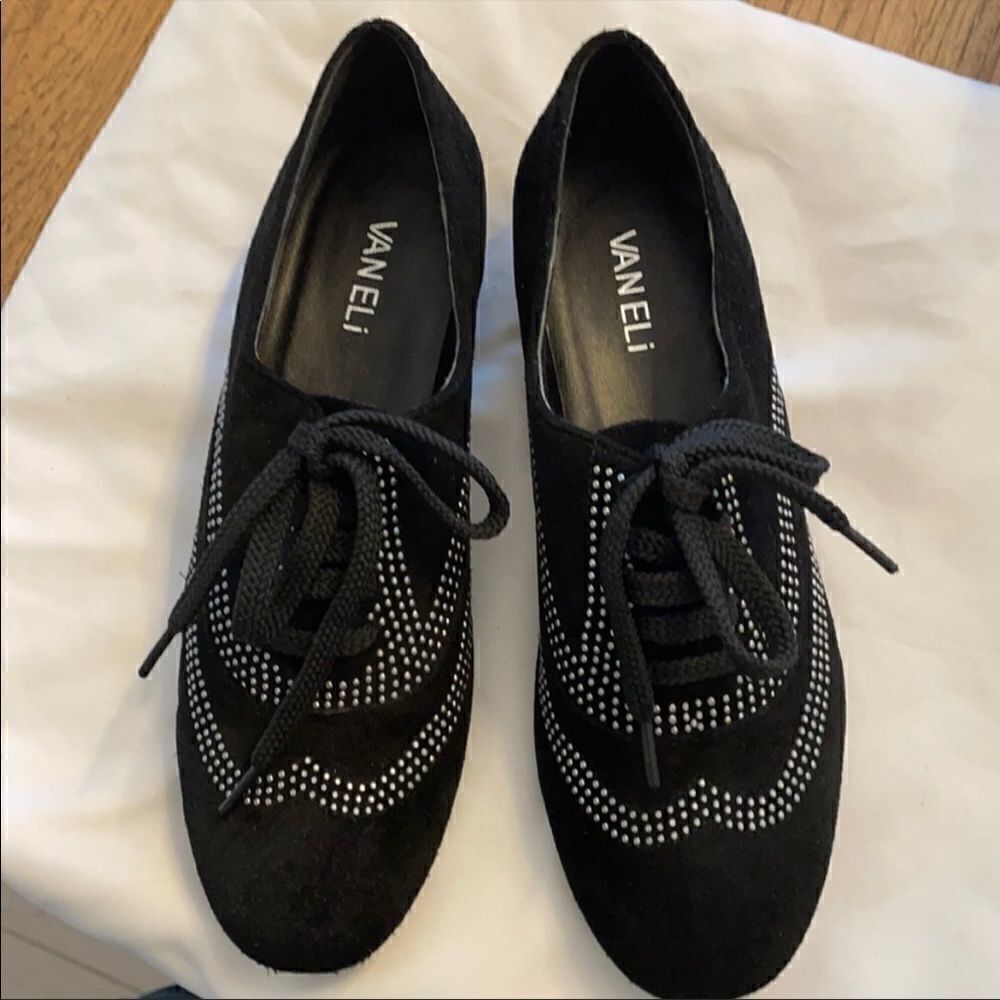 VANELI LACE UP FLATS.  NEW